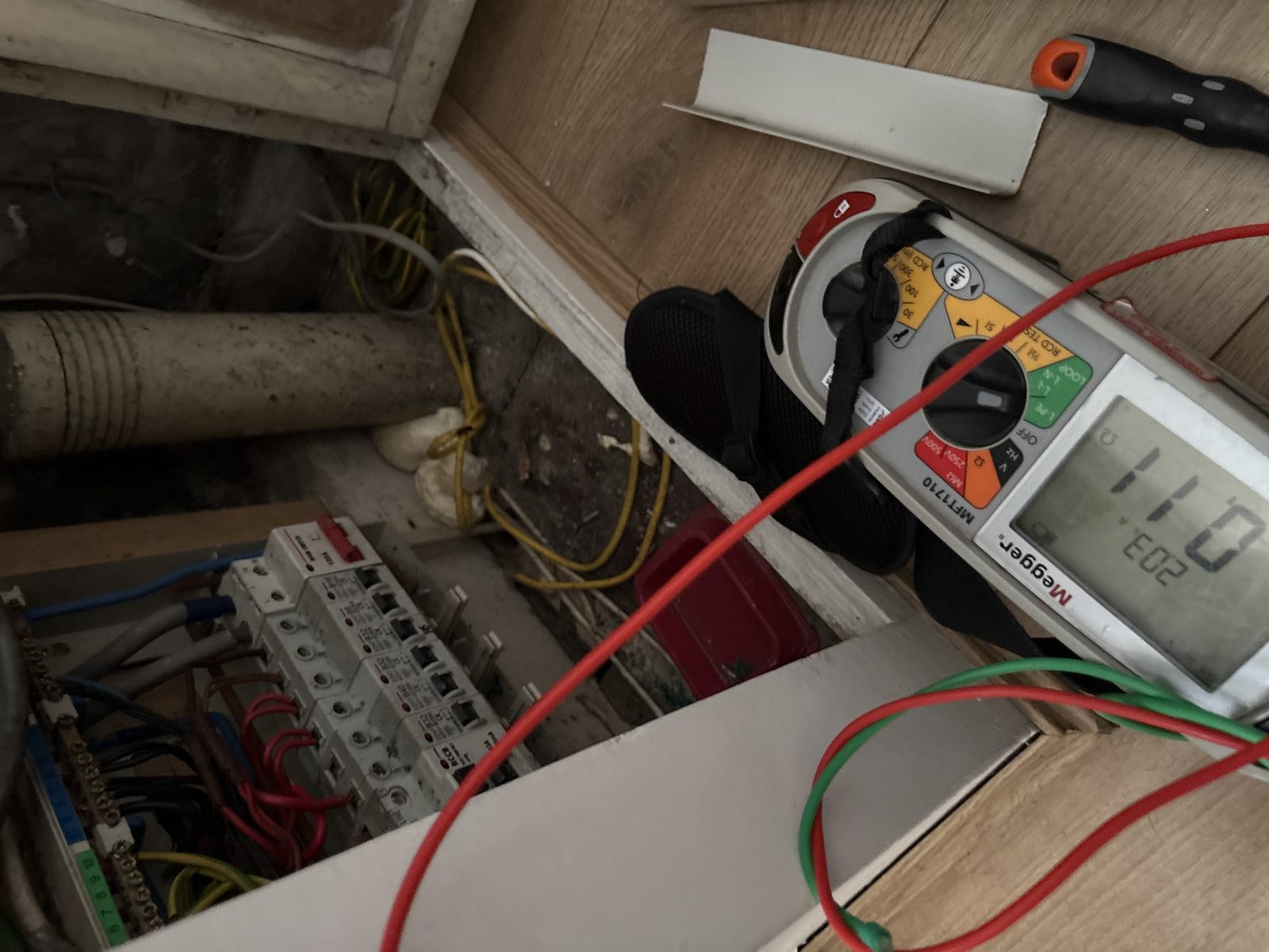 Fault finding at a consumer unit with a Megger multifunction tester