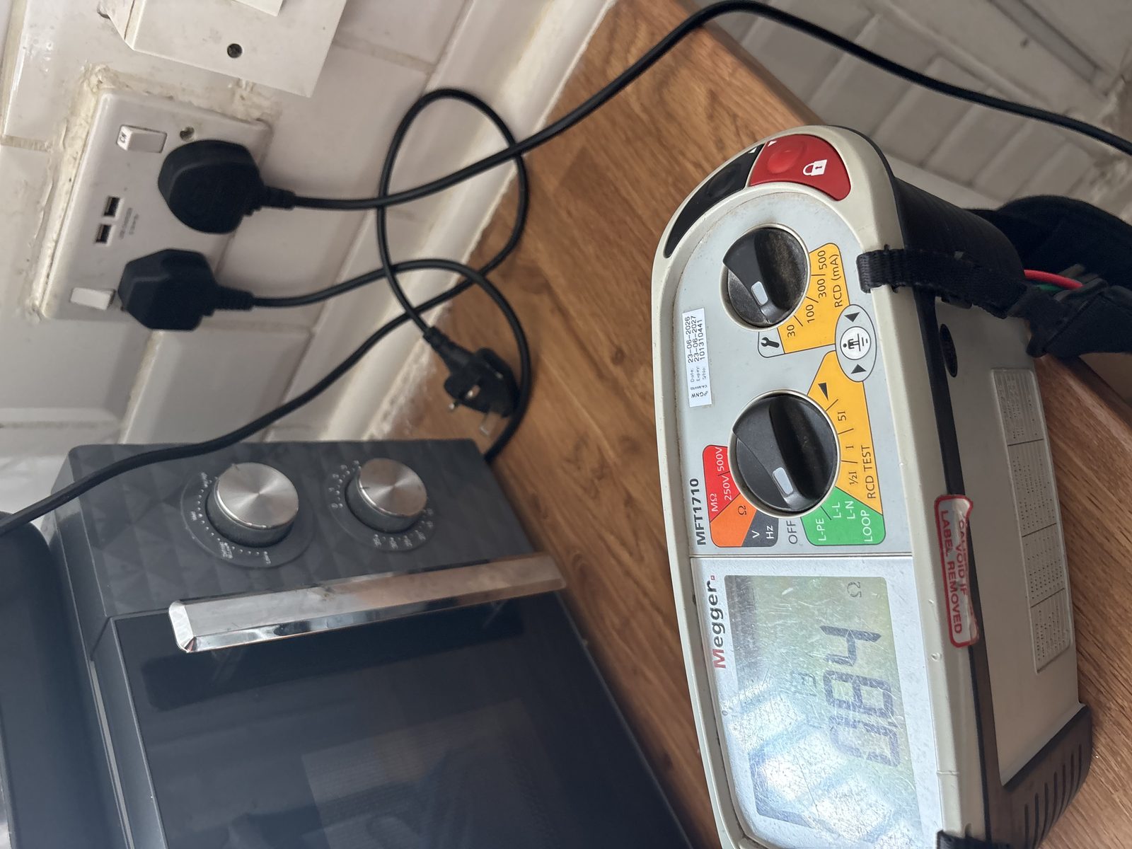 Megger MFT1710 insulation resistance test on a kitchen ring final circuit, Ormskirk